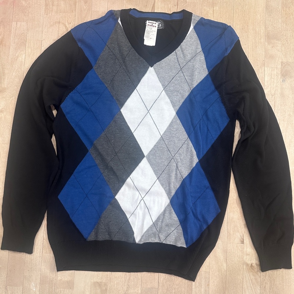 Stylish V-Neck Argyle Sweater in Black, Blue, and Gray